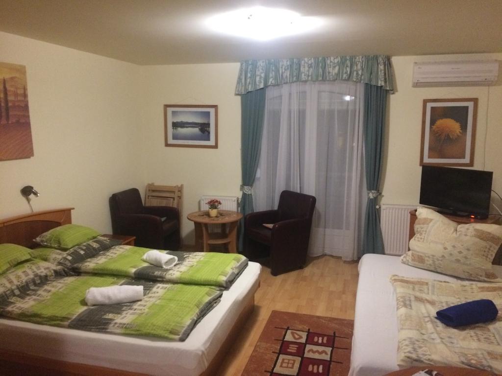 City Center Apartments Heviz Ngoại thất bức ảnh